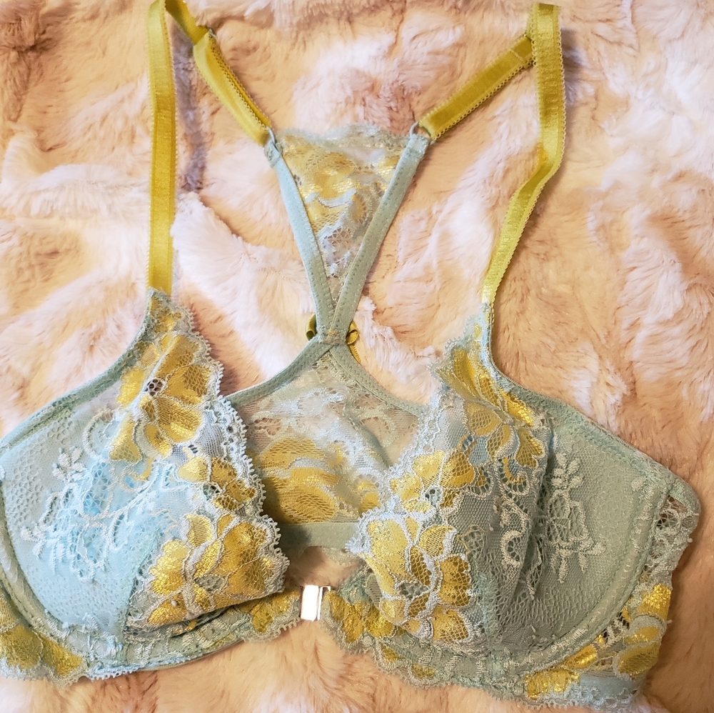 Adore Me racer back front clasp bra 32B